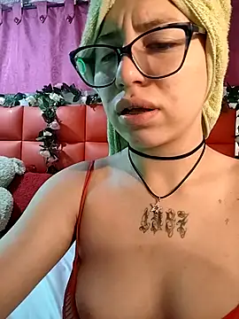 Kitty Melodi online show from October 19, 2025, 9:10 am