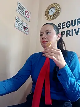 Hannah-colx online show from October 11, 2025, 3:21 pm