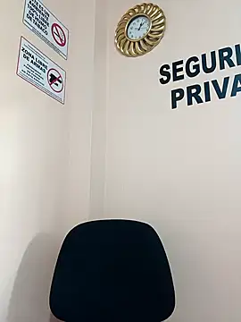 Hannah-colx online show from December 17, 2025, 5:08 pm