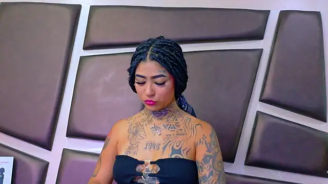 EmilieLake online show from July 11, 2026, 8:11 pm