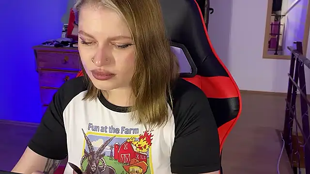 Snapshot of Mia_Kamp chatting on October 9, 2025, 6:06 pm Mia Kamp online show from October 9, 2025, 6:06 pm