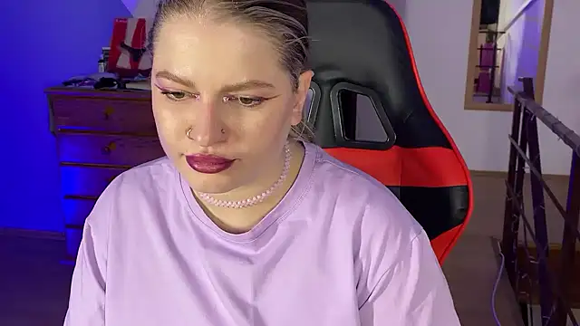 Snapshot of Mia_Kamp chatting on October 13, 2025, 8:09 pm Mia Kamp online show from October 13, 2025, 8:09 pm