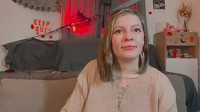 Snapshot of Mia_Kamp chatting on October 28, 2025, 5:48 pm Mia Kamp online show from October 28, 2025, 5:48 pm