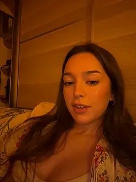 Snapshot of LillieOlive chatting on October 19, 2025, 10:10 pm LillieOlive online show from October 19, 2025, 10:10 pm