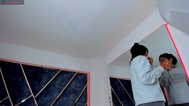 SusanaHenao online show from November 11, 2025, 6:08 pm