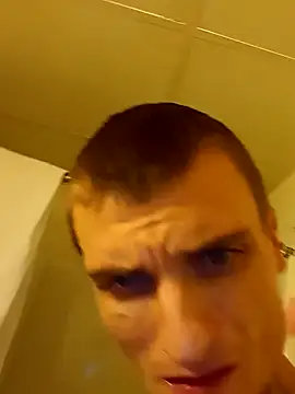 jizzyglizzy92 online show from February 10, 2026, 4:16 am