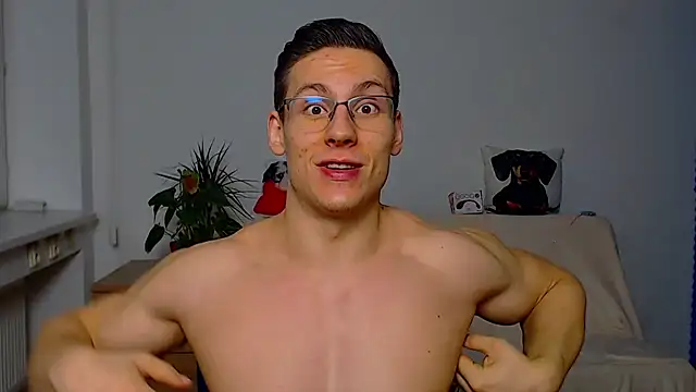 ZeinMiracles online show from December 16, 2025, 9:53 pm