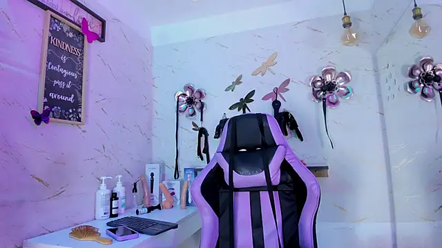 Natasha-Adams online show from March 26, 2026, 9:42 pm