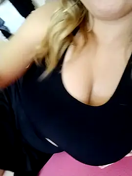 gamzeyak online show from October 1, 2025, 1:17 pm