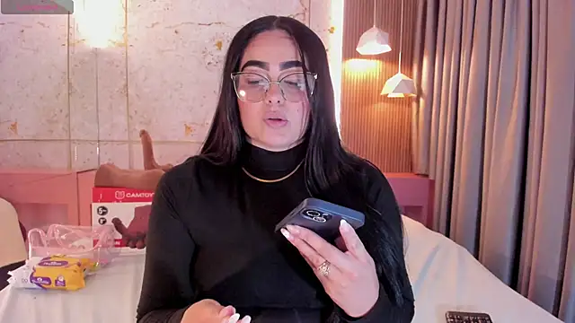 sofiiacarson online show from June 1, 2026, 7:48 pm