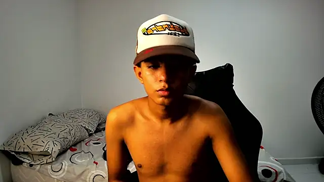 Snapshot of alluringangel0 chatting on September 16, 2025, 4:57 am alluringangel0 online show from September 16, 2025, 4:57 am