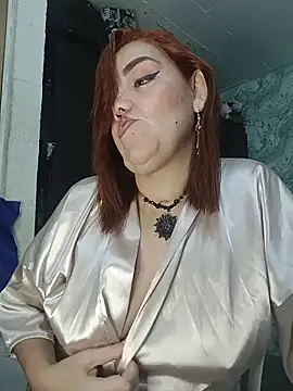 MayaLuna1 online show from December 17, 2025, 3:29 pm