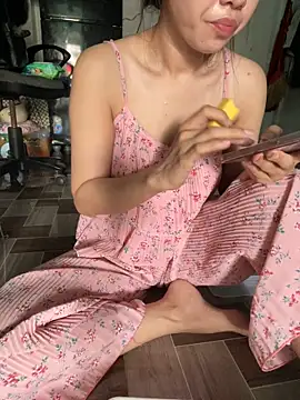 Yumii 09 online show from December 3, 2025, 5:59 am