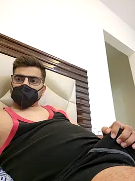 Snapshot of LoveGuruRA chatting on November 4, 2025, 7:46 pm LoveGuruRA online show from November 4, 2025, 7:46 pm