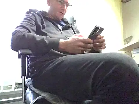 Snapshot of IMGTomi chatting on December 22, 2025, 11:18 am IMGTomi online show from December 22, 2025, 11:18 am