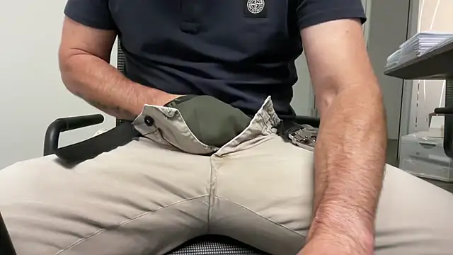 Snapshot of harrys74 chatting on September 15, 2025, 5:24 pm harrys74 online show from September 15, 2025, 5:24 pm