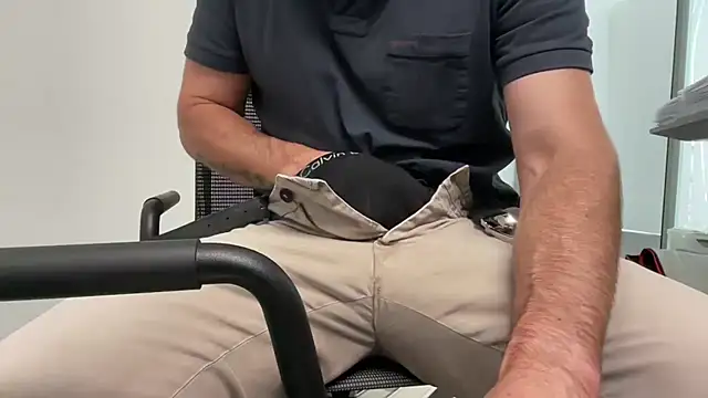 Snapshot of harrys74 chatting on September 17, 2025, 1:24 pm harrys74 online show from September 17, 2025, 1:24 pm