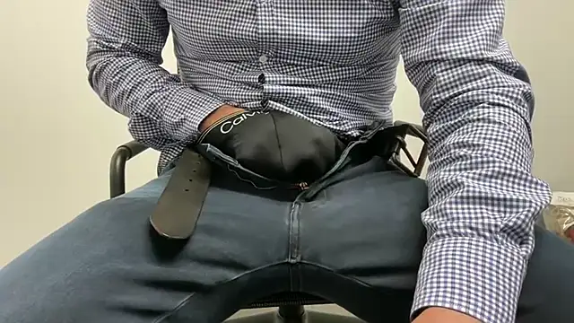 Snapshot of harrys74 chatting on October 24, 2025, 10:22 am harrys74 online show from October 24, 2025, 10:22 am