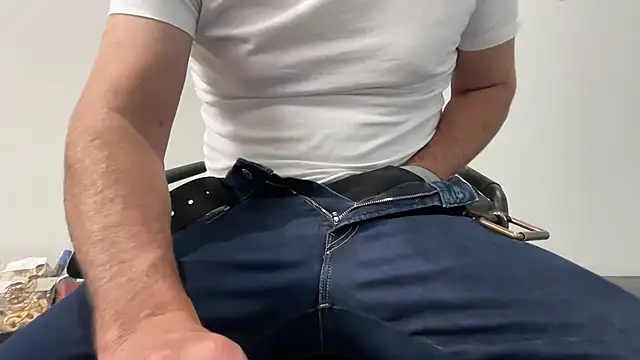 Snapshot of harrys74 chatting on October 31, 2025, 12:06 pm harrys74 online show from October 31, 2025, 12:06 pm