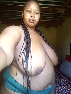 Snapshot of Curvycandy95 chatting on November 5, 2025, 4:45 am Curvycandy95 online show from November 5, 2025, 4:45 am