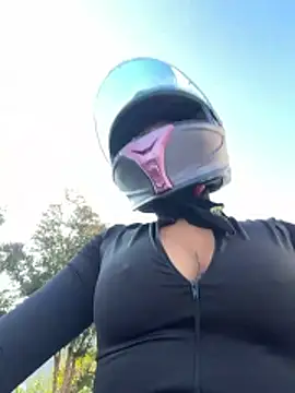 AlannaEvons online show from February 11, 2026, 1:05 pm