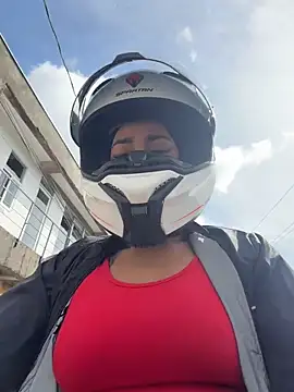 AlannaEvons online show from April 15, 2026, 7:58 pm