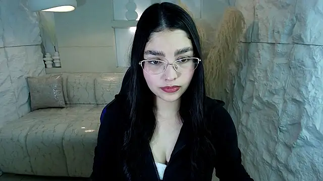 luna  r online show from September 23, 2025, 7:39 pm