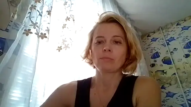 LiluXRose online show from September 19, 2025, 1:01 pm