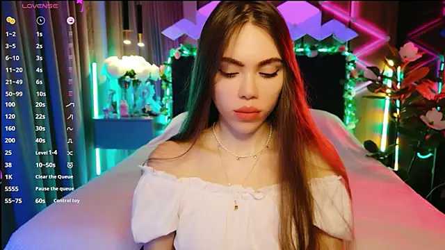 MimiFors online show from September 18, 2025, 3:58 pm