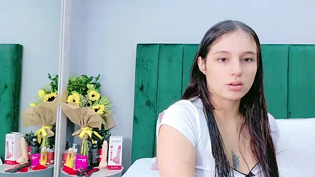 Ashley Evans22 online show from February 17, 2026, 8:26 pm