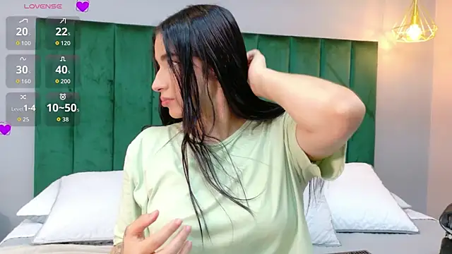Snapshot of Ashley_Evans22 chatting on July 10, 2026, 10:45 pm Ashley Evans22 online show from July 10, 2026, 10:45 pm