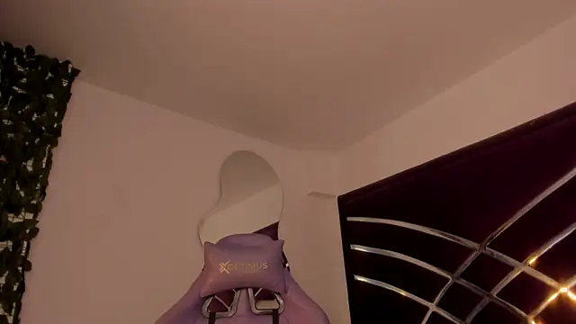 babilett online show from April 15, 2026, 8:53 pm