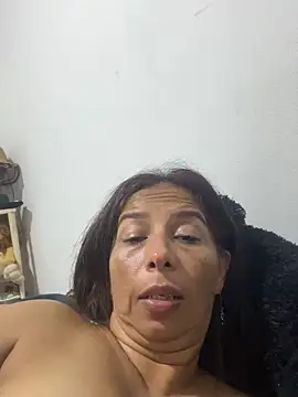 maleja23 online show from November 10, 2025, 2:32 am