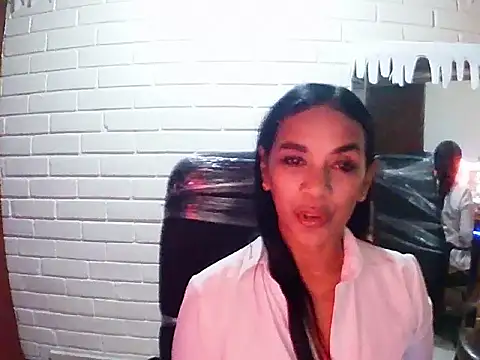 MiiaVelasquez online show from November 12, 2025, 4:02 am