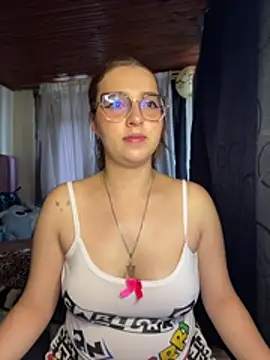 CoraVibes online show from April 29, 2026, 12:20 pm