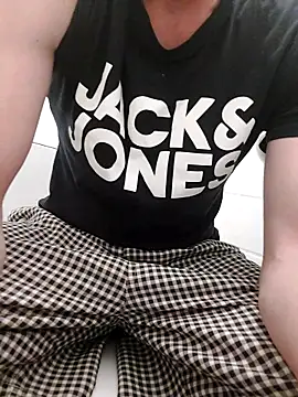 Hahahhdsj112 online show from October 4, 2025, 9:35 pm