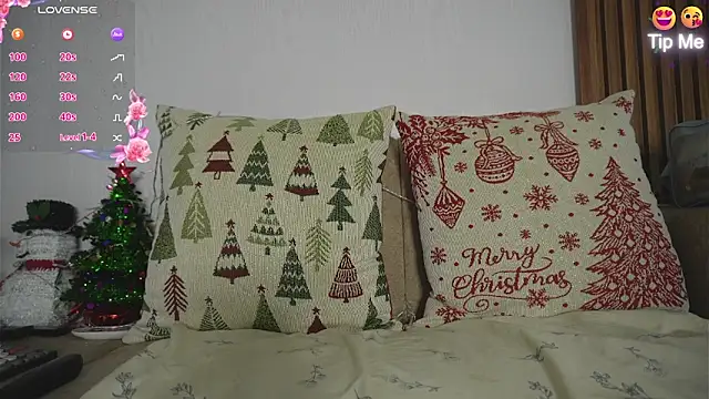 Roxybeautyy online show from December 1, 2025, 9:58 am