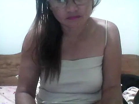 nathalie0045 online show from April 3, 2026, 9:46 pm