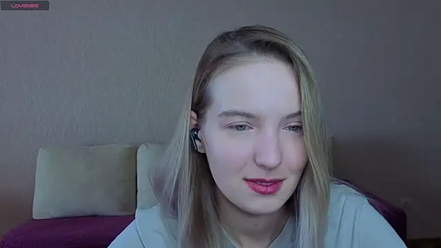 HongTomczak online show from March 18, 2026, 7:44 am