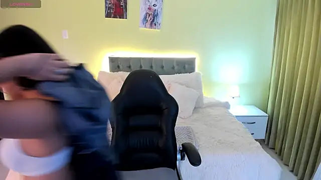 Camille Olsen  online show from October 17, 2025, 11:35 am