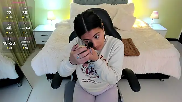 Camille Olsen  online show from October 18, 2025, 11:44 am