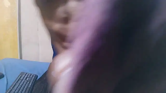 Teemanxxx25 online show from October 8, 2025, 8:39 pm