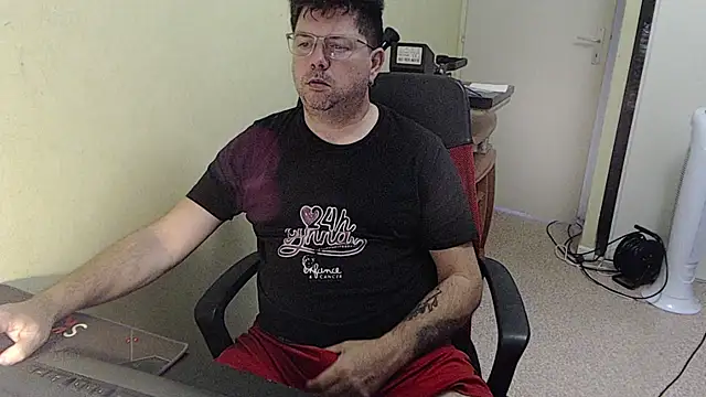 blueandwhite1 online show from October 25, 2025, 7:27 am