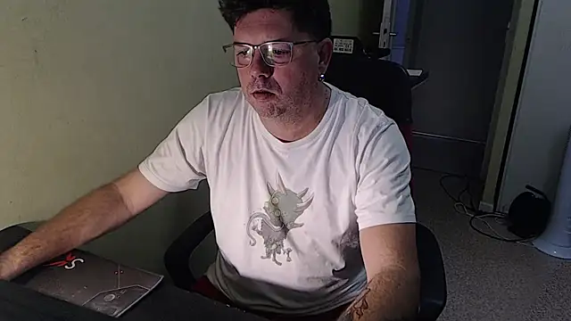 blueandwhite1 online show from November 5, 2025, 8:14 am