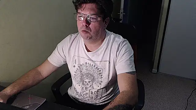 blueandwhite1 online show from December 21, 2025, 8:10 am