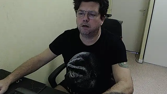 blueandwhite1 online show from January 9, 2026, 4:32 pm