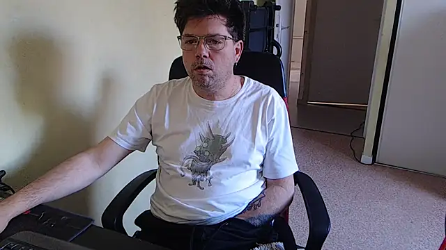 blueandwhite1 online show from April 4, 2026, 8:45 am