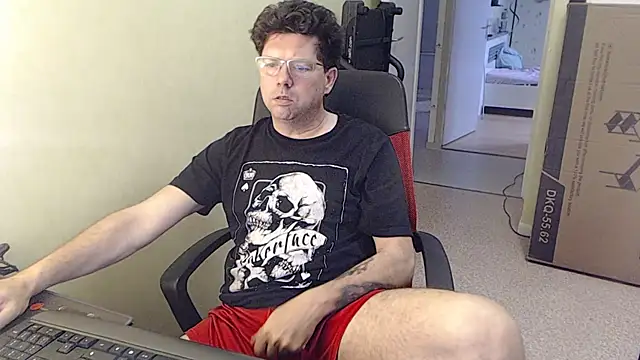 blueandwhite1 online show from April 11, 2026, 8:40 am