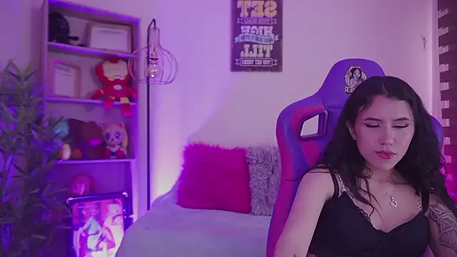  chloe moons  online show from February 3, 2026, 7:41 pm