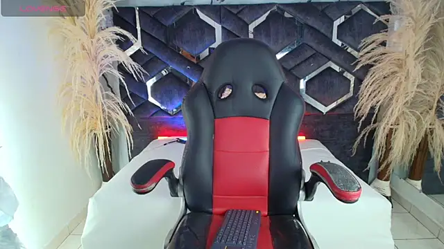 Zoe-Johnson  online show from November 6, 2025, 9:48 pm